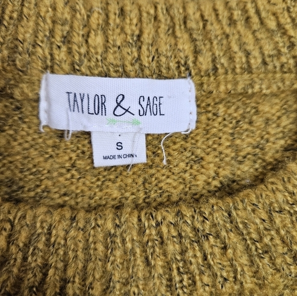 Taylor & Sage Mustard Yellow Keyhole Neck‎ Rolled Hem Sweater Size Small Women's - Picture 7 of 8
